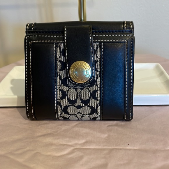 Coach Handbags - Coach Signature Wallet
